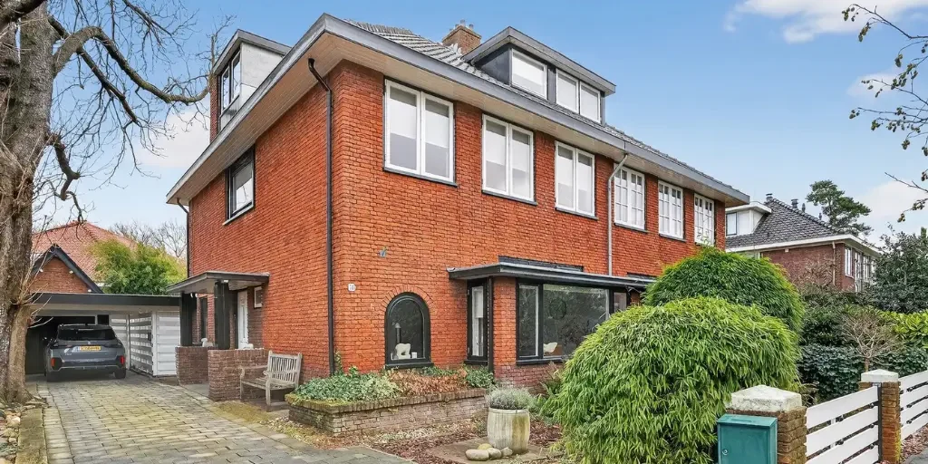 Volledige renovatie van luxe twee-onder-een-kapwoning